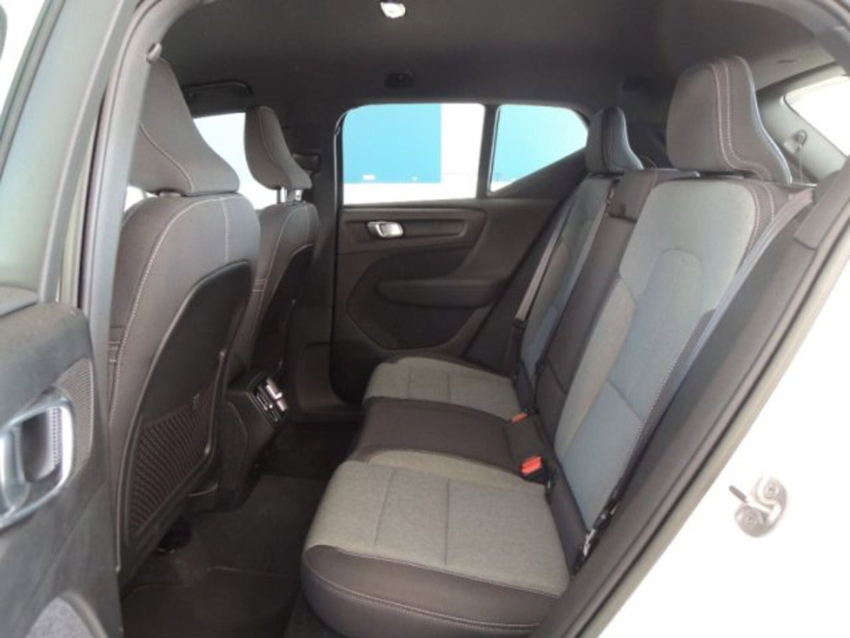 Volvo XC40 B3 automatico Core (13)