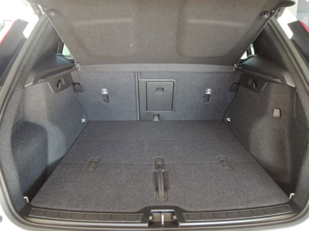 Volvo XC40 B3 automatico Core (14)
