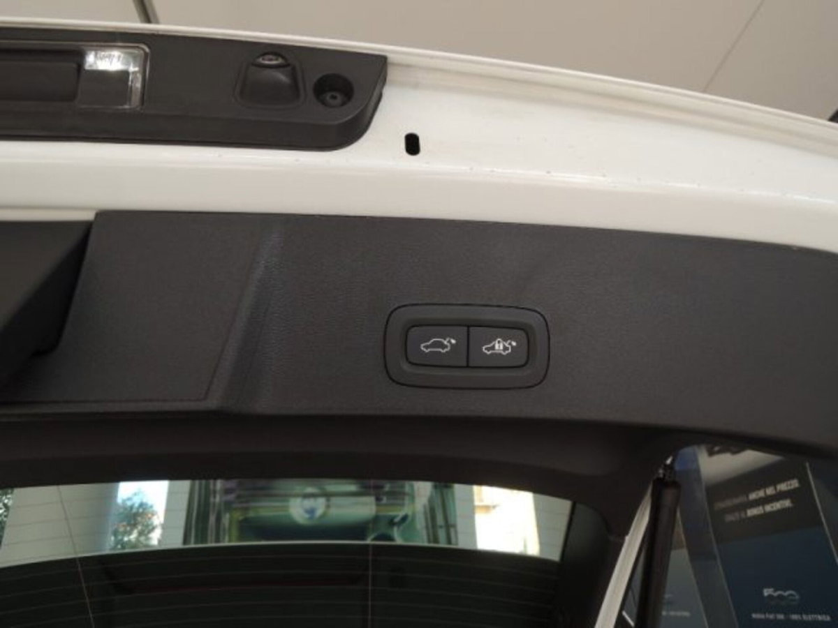 Volvo XC40 B3 automatico Core (15)