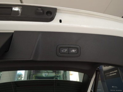 Volvo XC40 B3 automatico Core (15)
