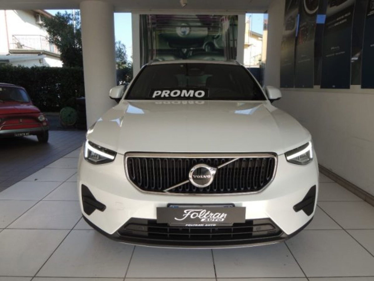 Volvo XC40 B3 automatico Core (2)