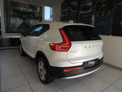 Volvo XC40 B3 automatico Core (4)