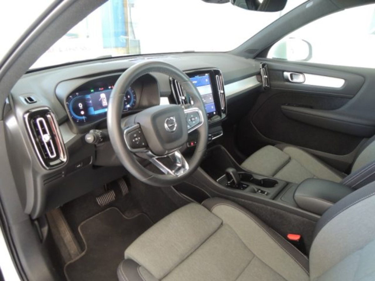 Volvo XC40 B3 automatico Core (6)