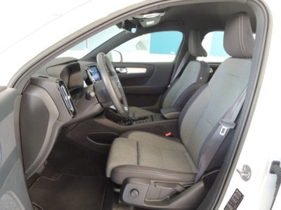Volvo XC40 B3 automatico Core (7)