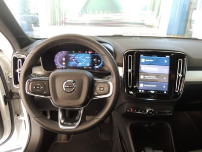 Volvo XC40 B3 automatico Core (8)