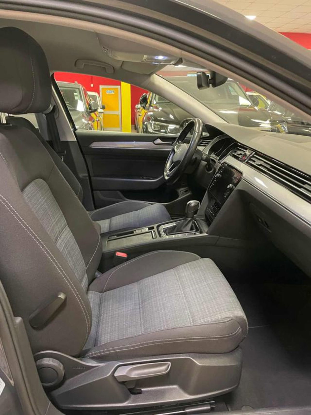 Volkswagen Passat Variant 2.0 TDI SCR EVO DSG Business (10)