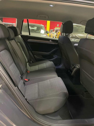 Volkswagen Passat Variant 2.0 TDI SCR EVO DSG Business (9)