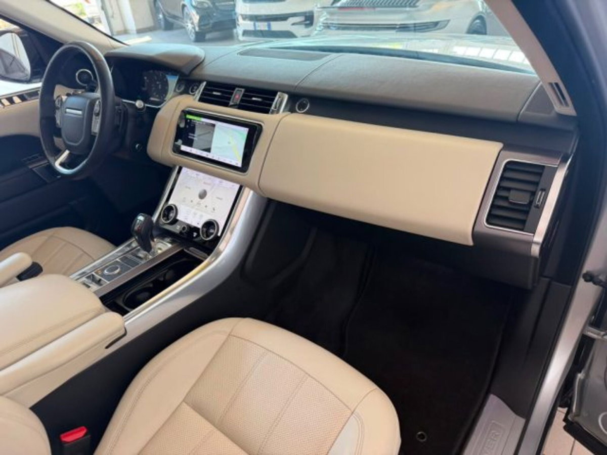 Land Rover Range Rover Sport 3.0 TDV6 HSE (9)