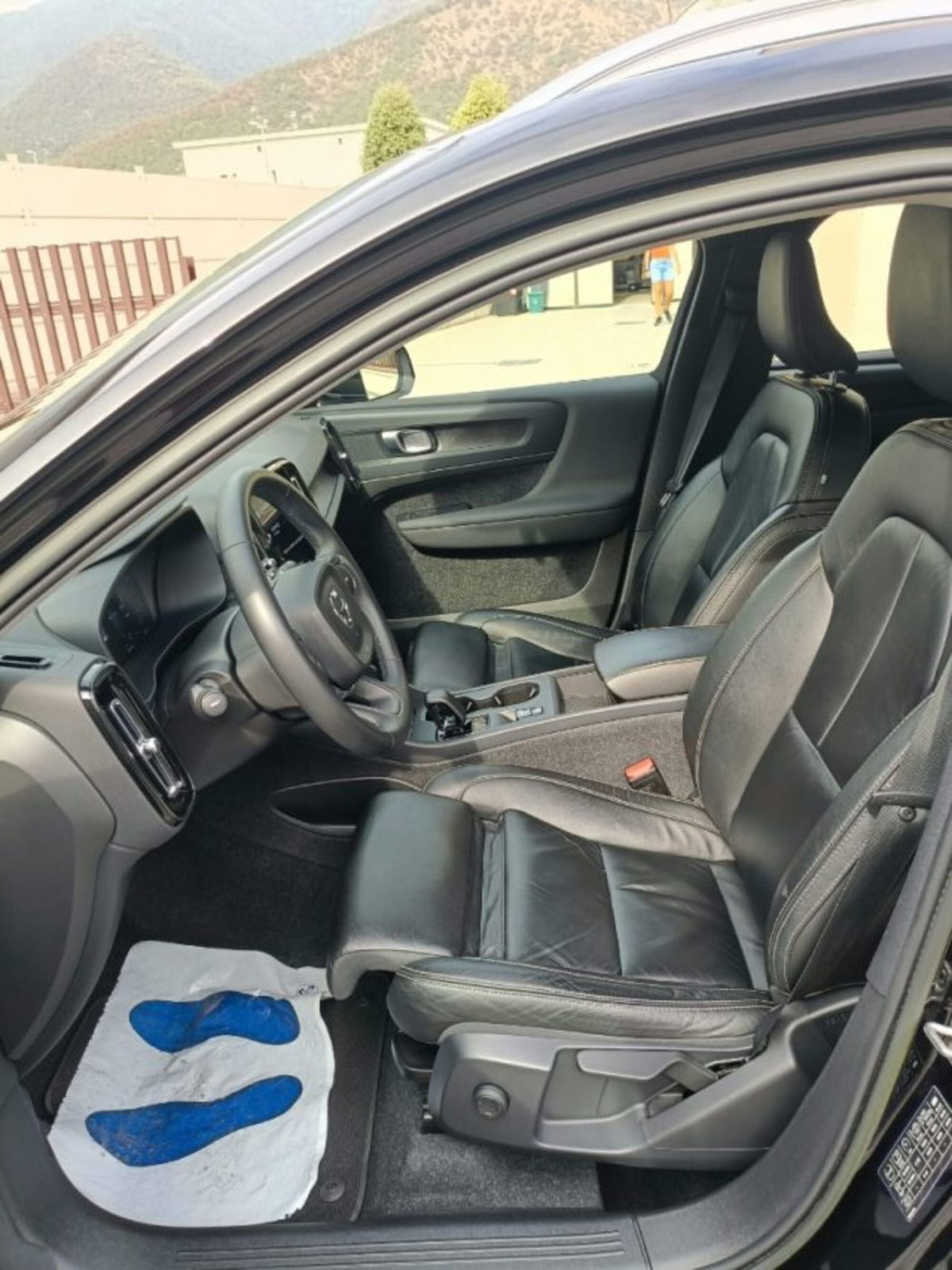 Volvo XC40 T4 Recharge Plug-in Hybrid R-design (10)