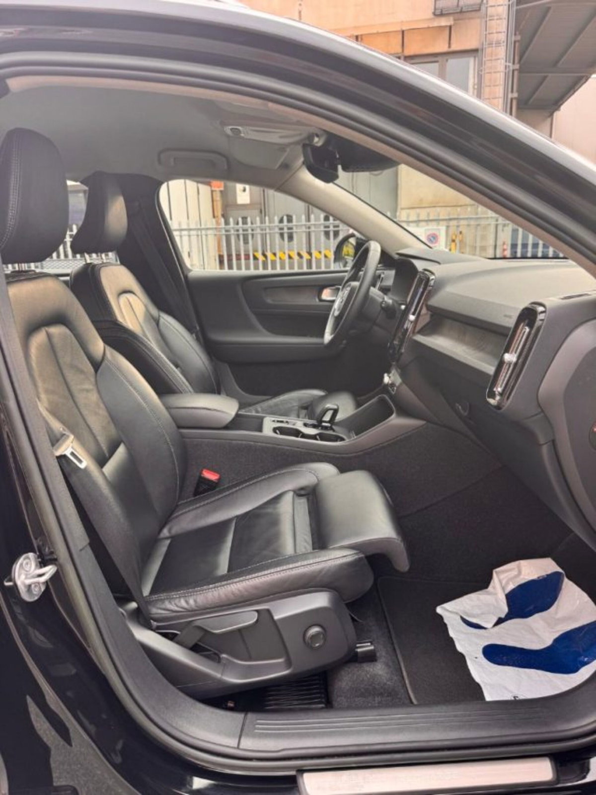 Volvo XC40 T4 Recharge Plug-in Hybrid R-design (12)