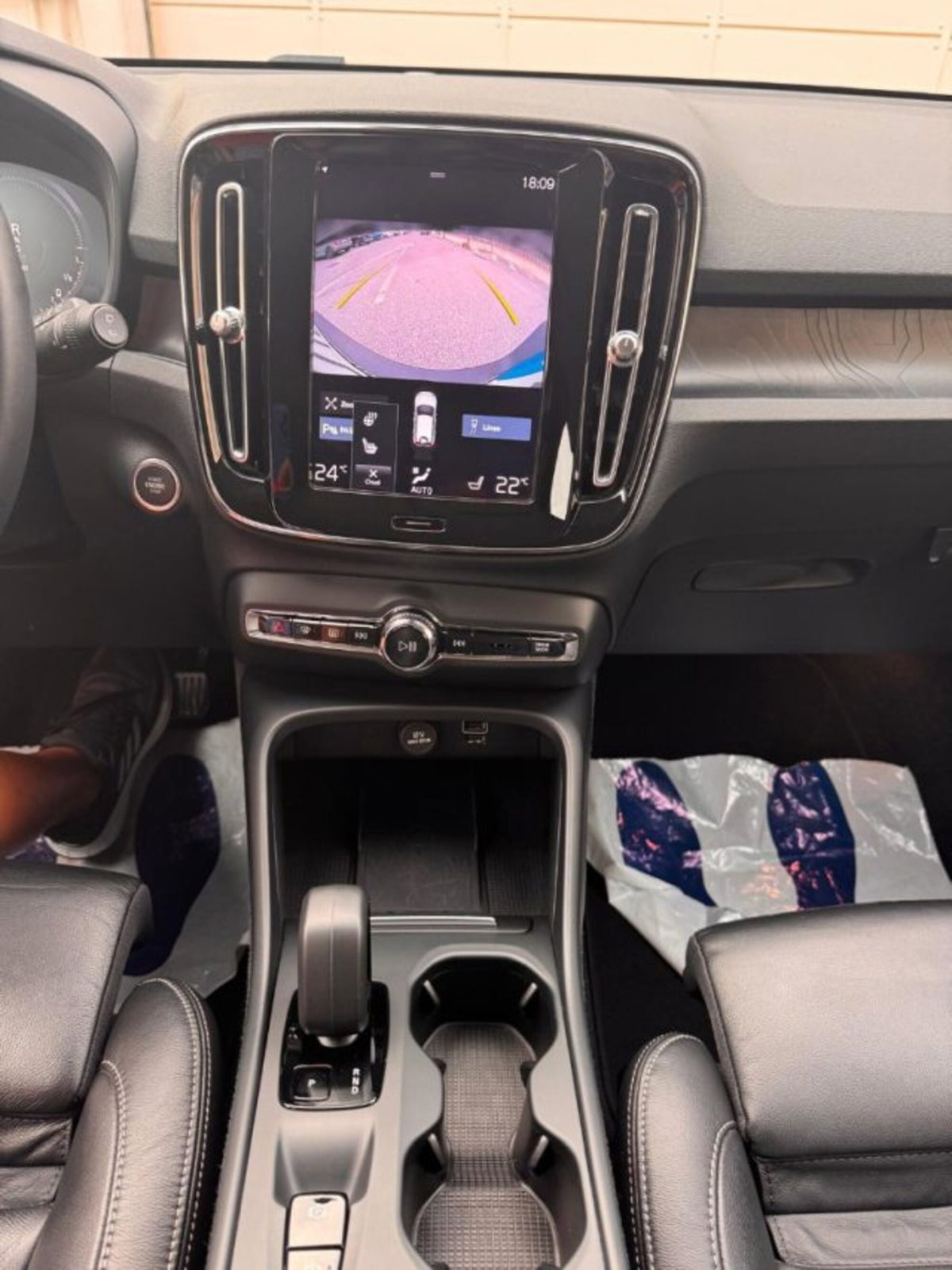 Volvo XC40 T4 Recharge Plug-in Hybrid R-design (8)