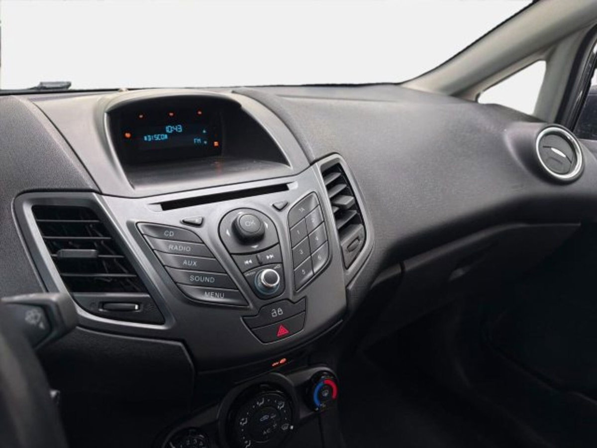 Ford Fiesta 1.5 TDCi 75CV 5 porte Titanium (10)