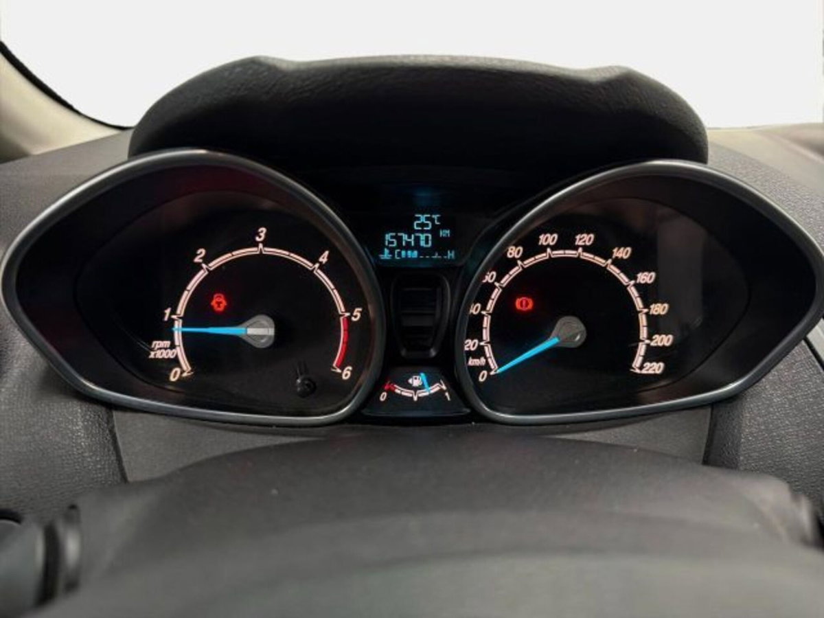 Ford Fiesta 1.5 TDCi 75CV 5 porte Titanium (9)