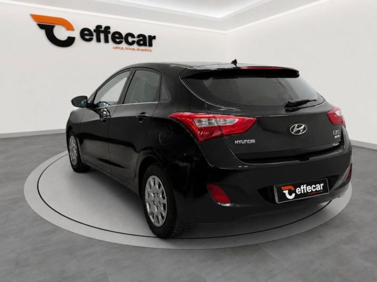 Hyundai i30 1.4 CRDi 5p. Classic (4)
