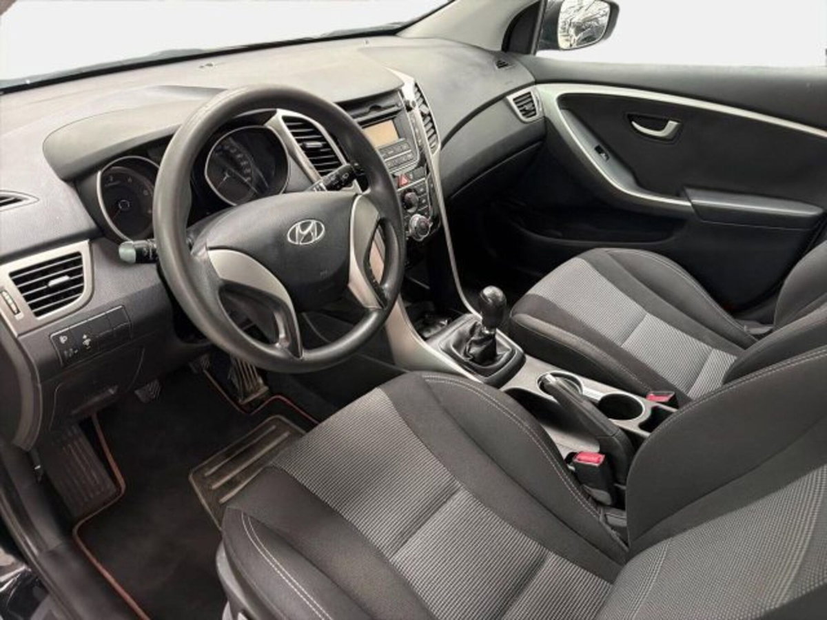 Hyundai i30 1.4 CRDi 5p. Classic (7)