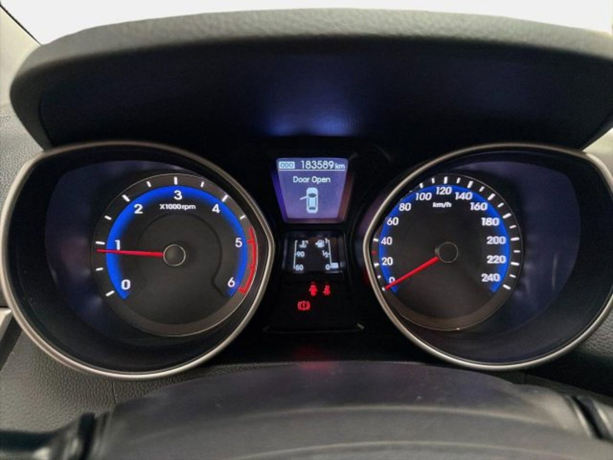Hyundai i30 1.4 CRDi 5p. Classic (9)