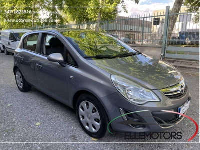 Opel Corsa 1.2 5 porte Cosmo (3)