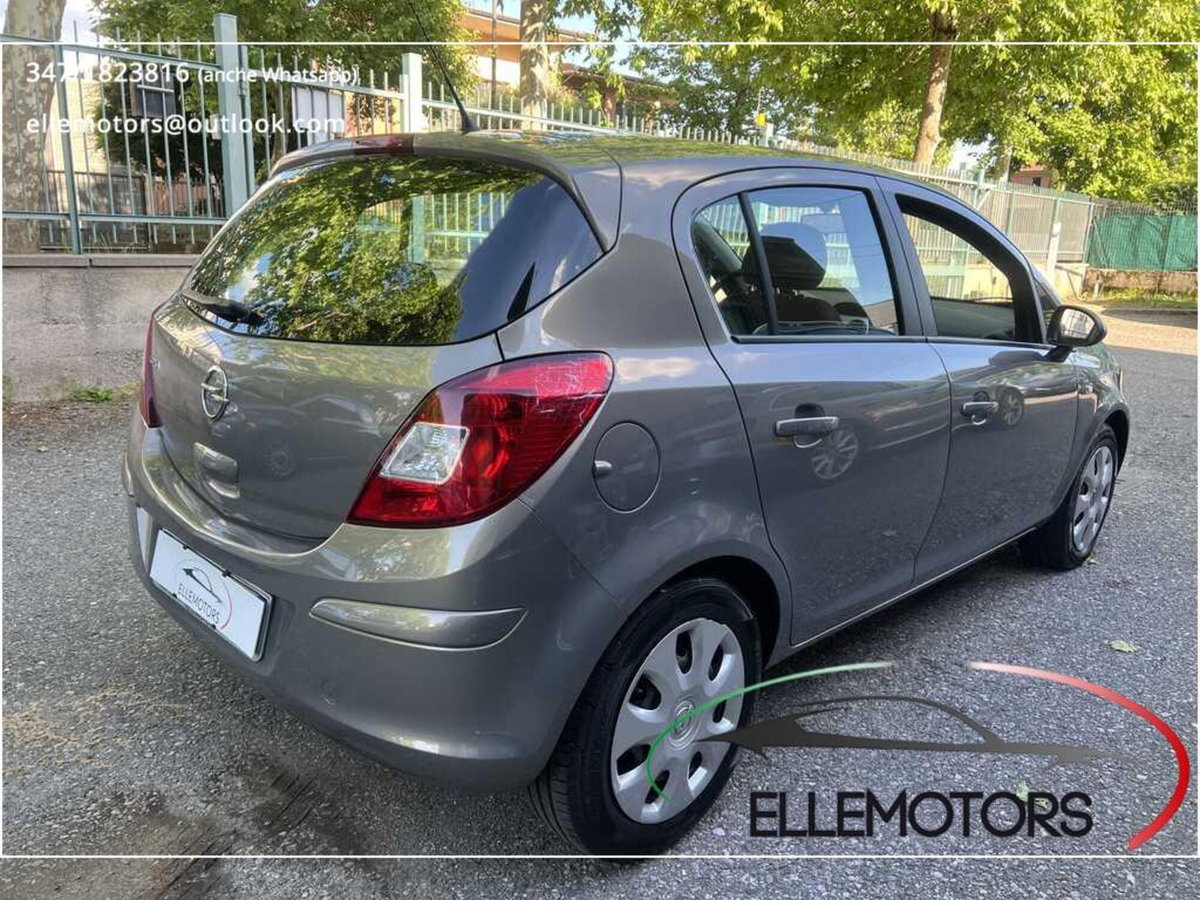 Opel Corsa 1.2 5 porte Cosmo (4)