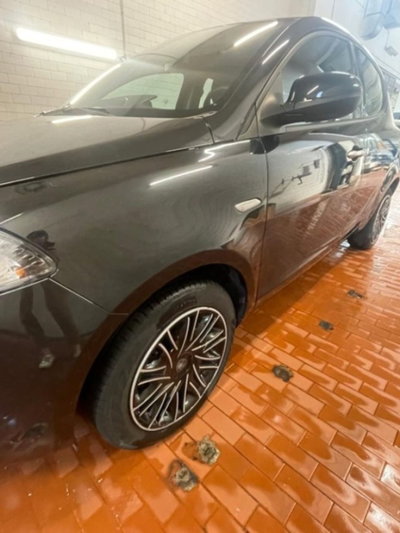Lancia Ypsilon 1.0 FireFly 5 porte S&S Hybrid Silver Plus (4)