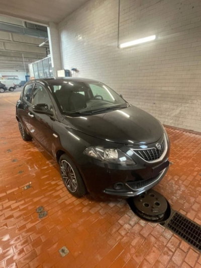 Lancia Ypsilon 1.0 FireFly 5 porte S&S Hybrid Silver Plus (8)
