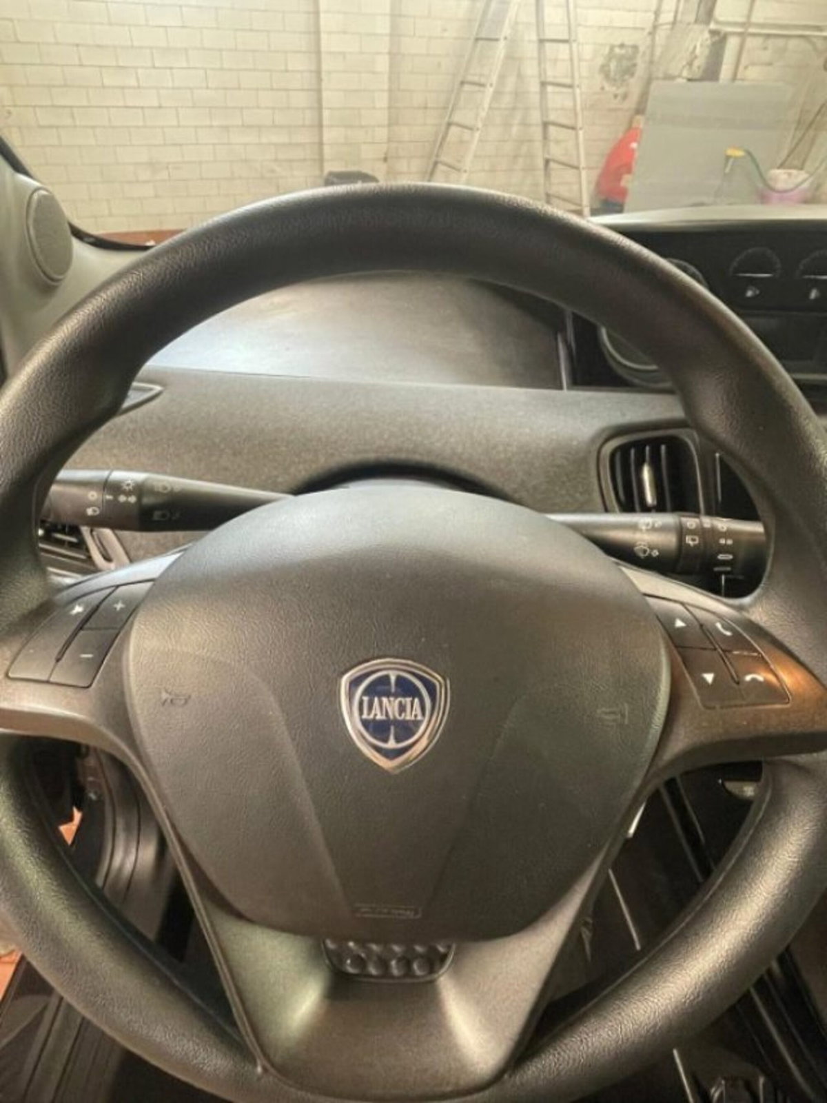 Lancia Ypsilon 1.0 FireFly 5 porte S&S Hybrid Silver Plus (9)