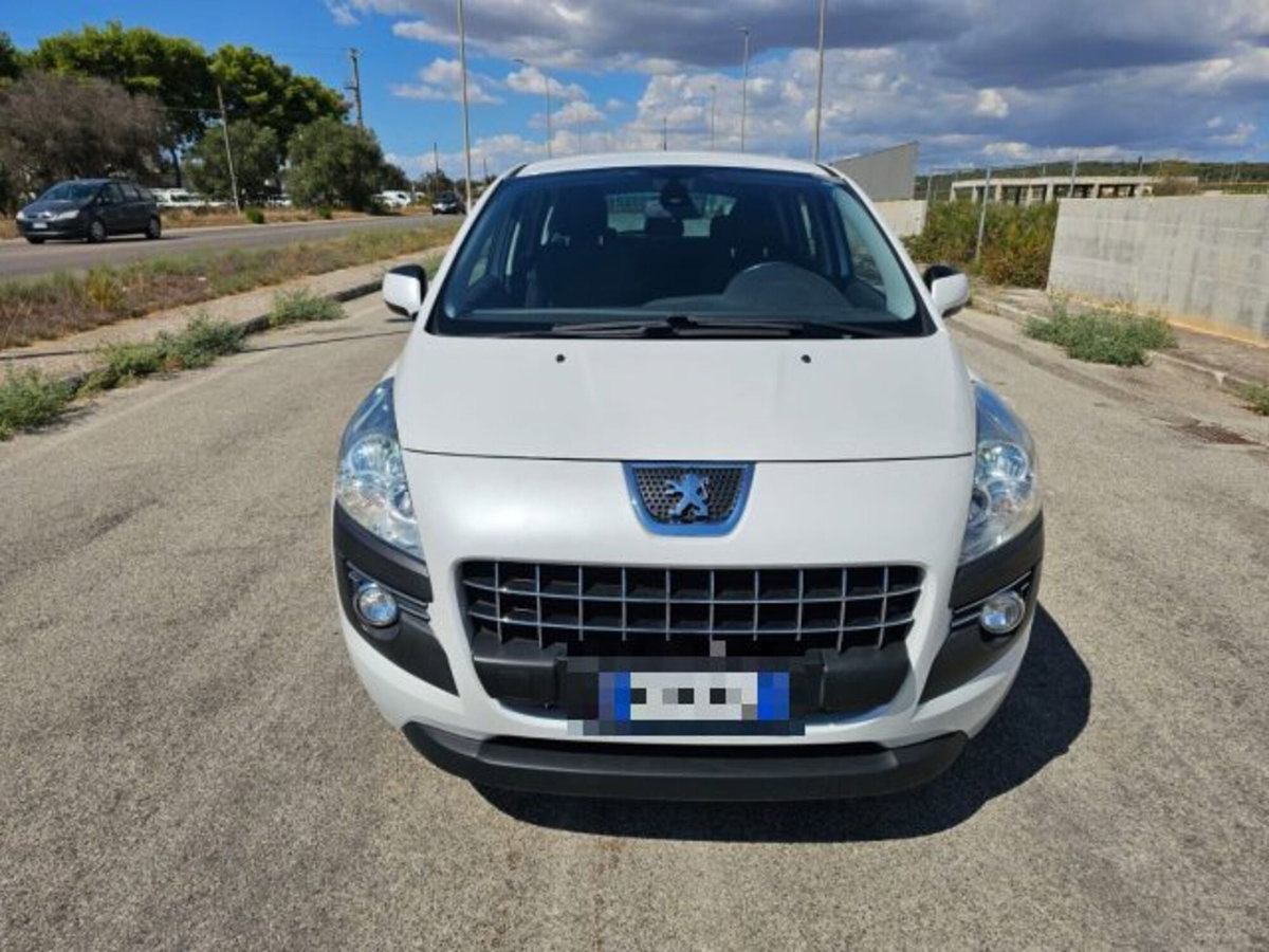 Peugeot 3008 2.0 HDi 150CV Outdoor (2)