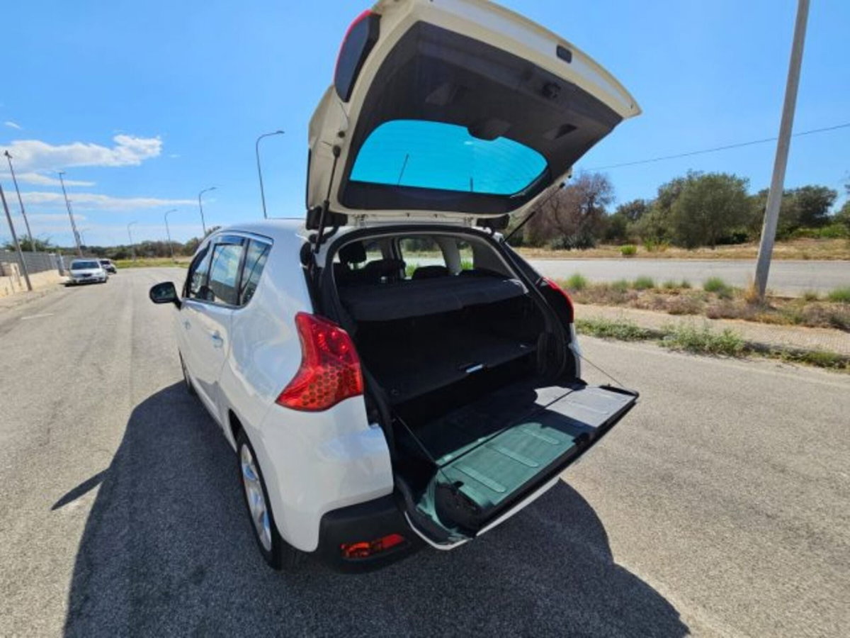 Peugeot 3008 2.0 HDi 150CV Outdoor (9)