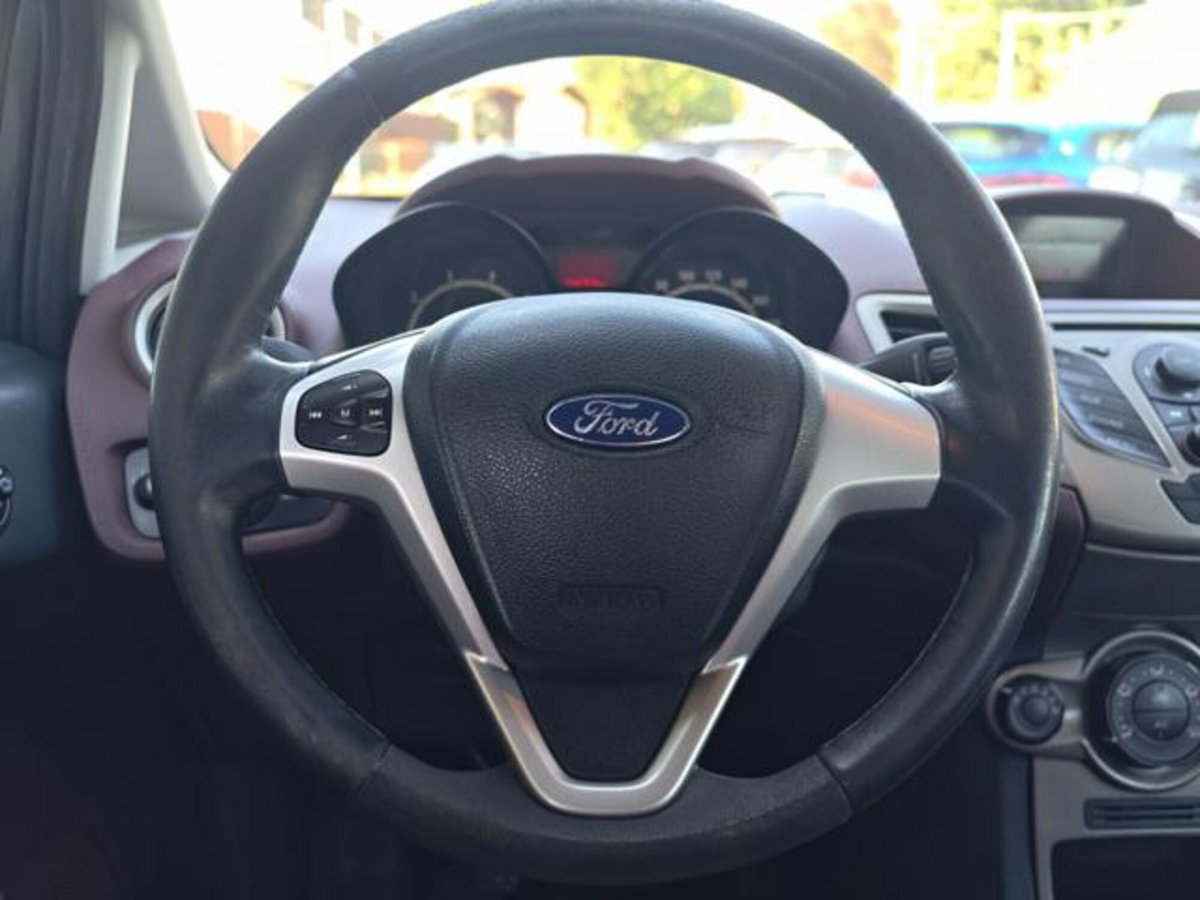 Ford Fiesta 1.2 82CV 5 porte (11)