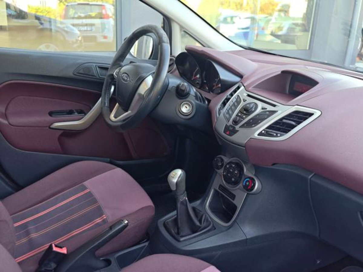 Ford Fiesta 1.2 82CV 5 porte (13)