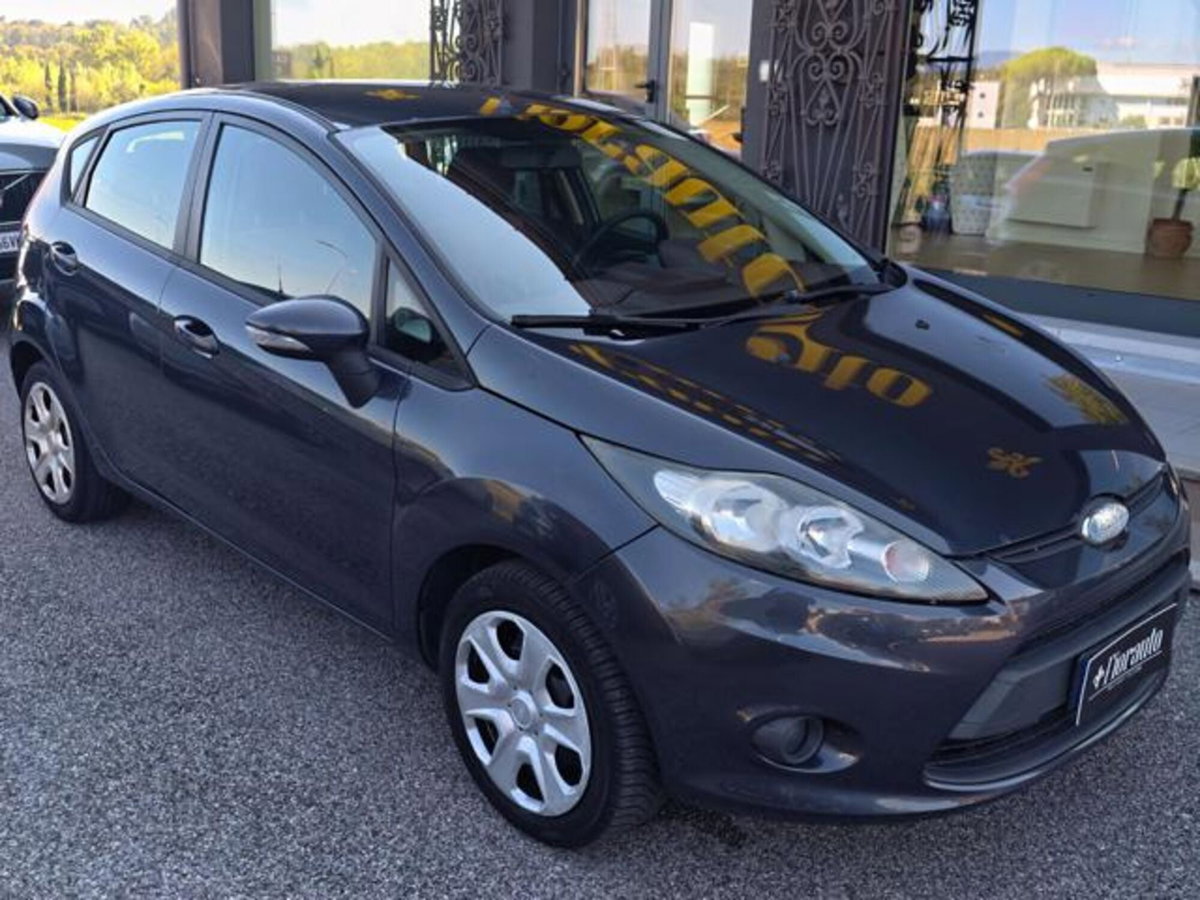 Ford Fiesta 1.2 82CV 5 porte (2)