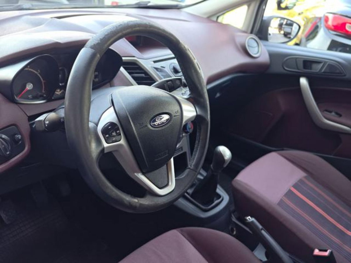 Ford Fiesta 1.2 82CV 5 porte (7)