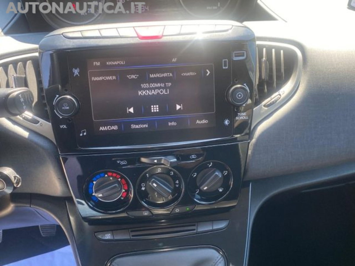 Lancia Ypsilon 1.0 FireFly 5 porte S&S Hybrid Ecochic A. Ferretti (11)