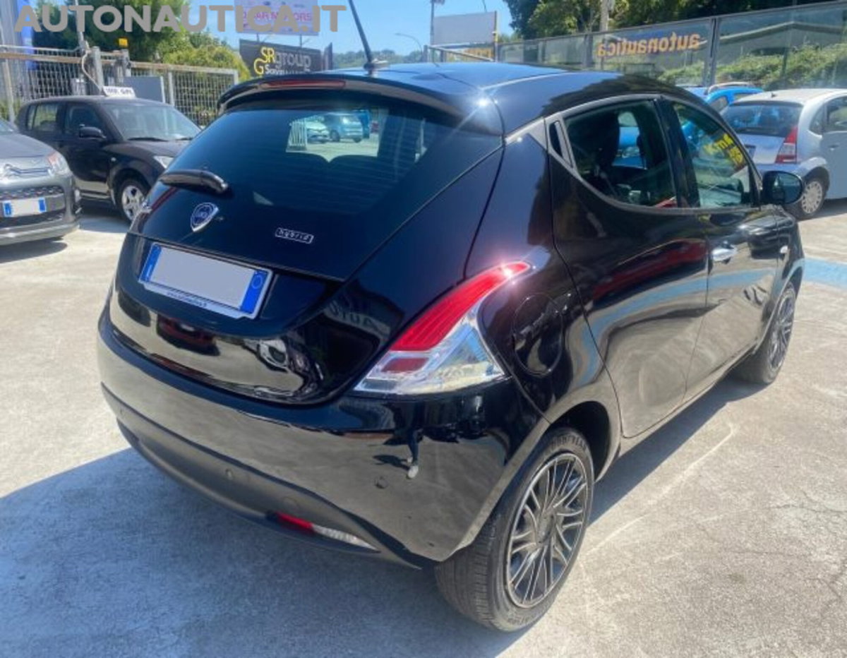 Lancia Ypsilon 1.0 FireFly 5 porte S&S Hybrid Ecochic A. Ferretti (4)