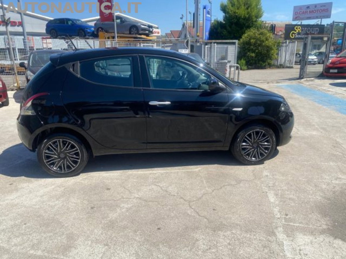 Lancia Ypsilon 1.0 FireFly 5 porte S&S Hybrid Ecochic A. Ferretti (5)