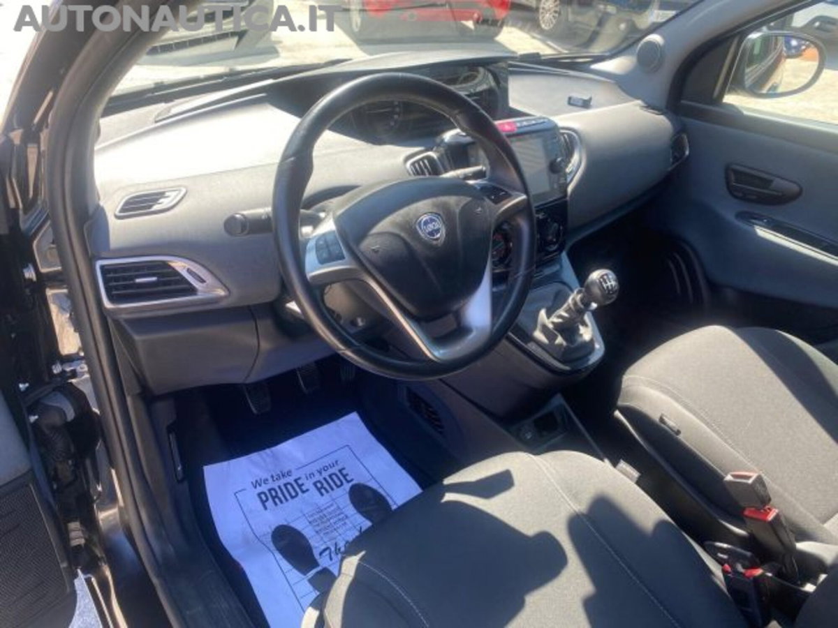 Lancia Ypsilon 1.0 FireFly 5 porte S&S Hybrid Ecochic A. Ferretti (7)