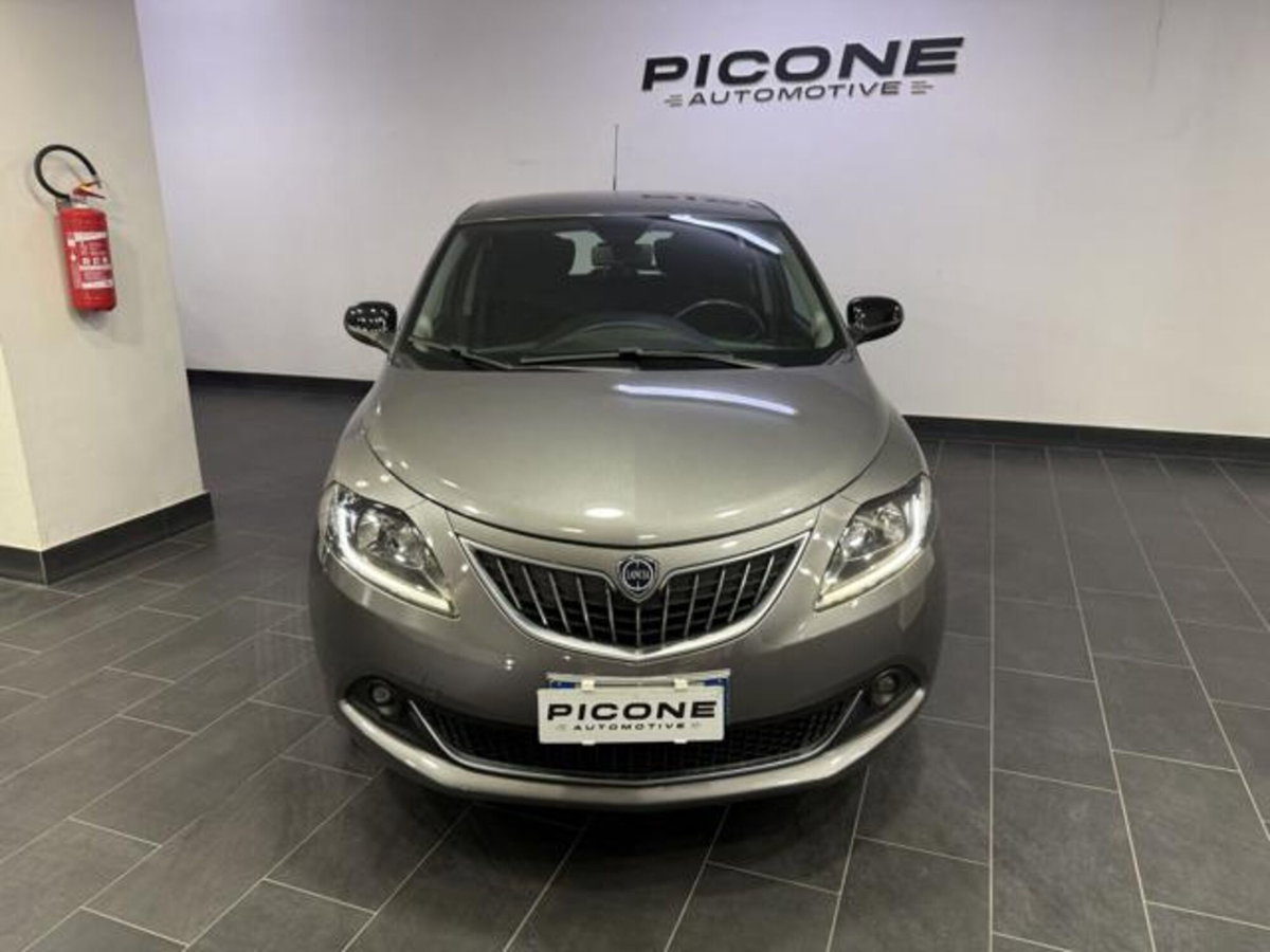 Lancia Ypsilon 1.0 FireFly 5 porte S&S Hybrid Gold Plus (2)