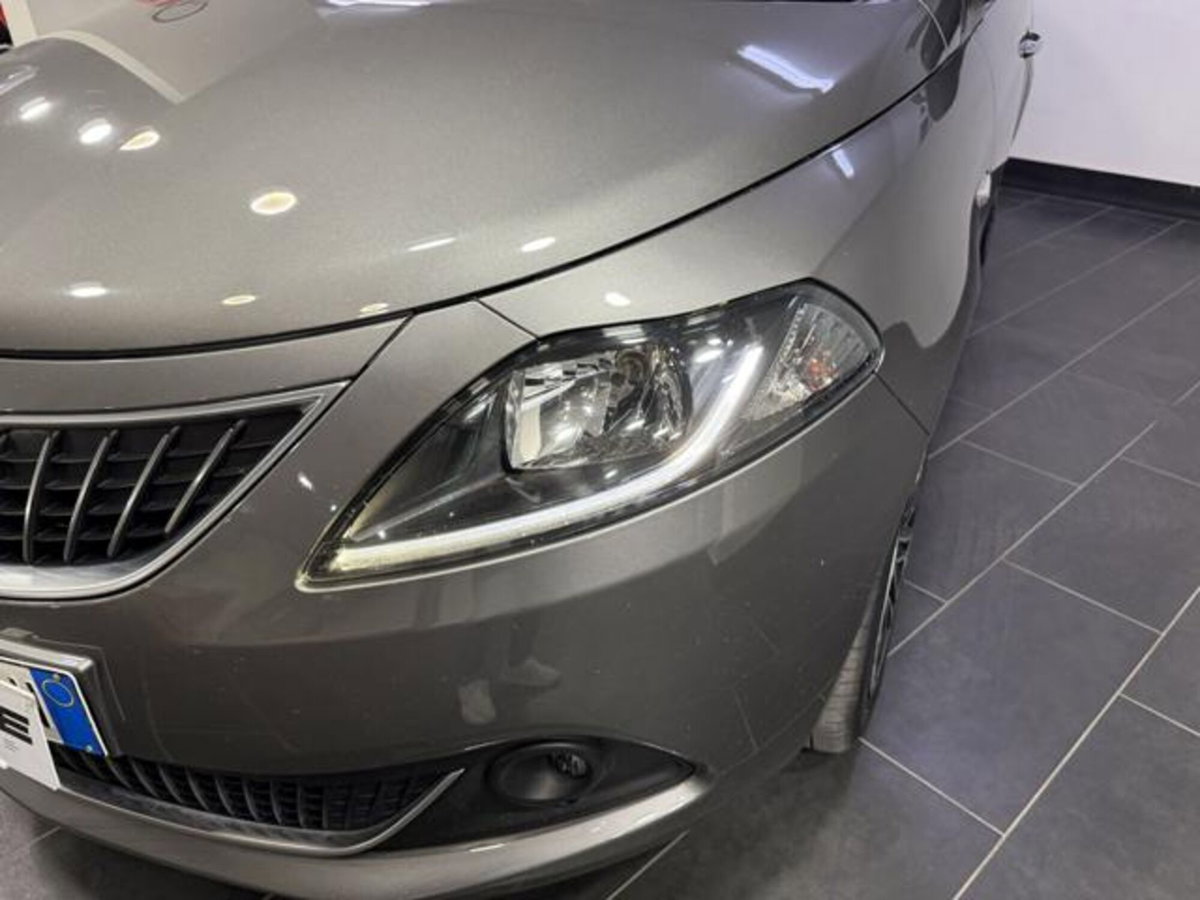 Lancia Ypsilon 1.0 FireFly 5 porte S&S Hybrid Gold Plus (3)