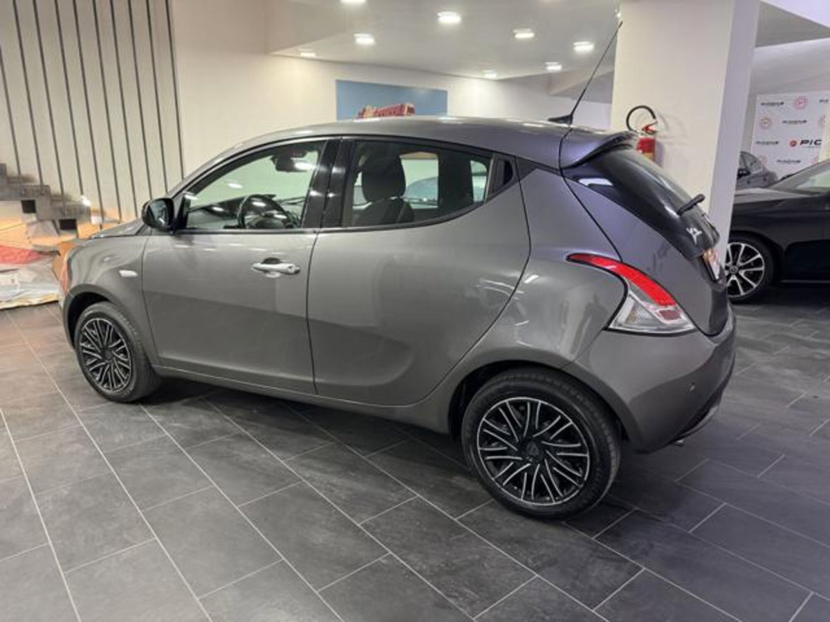 Lancia Ypsilon 1.0 FireFly 5 porte S&S Hybrid Gold Plus (7)