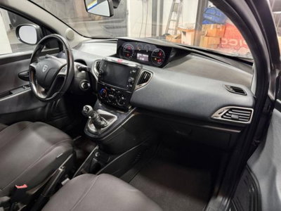 Lancia Ypsilon 1.0 FireFly 5 porte S&S Hybrid Gold Plus (8)