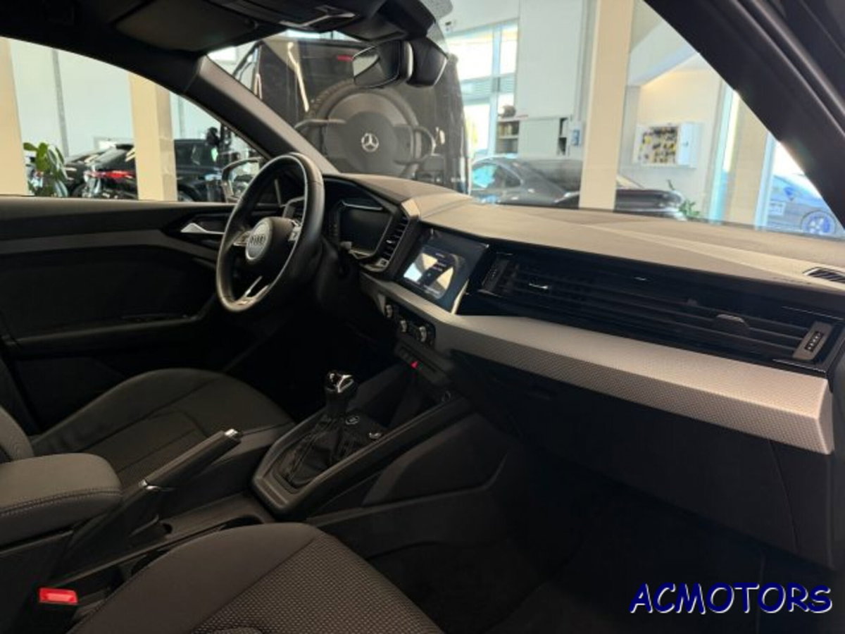 Audi A1 allstreet allstreet 35 TFSI S tronic Identity Contrast (13)