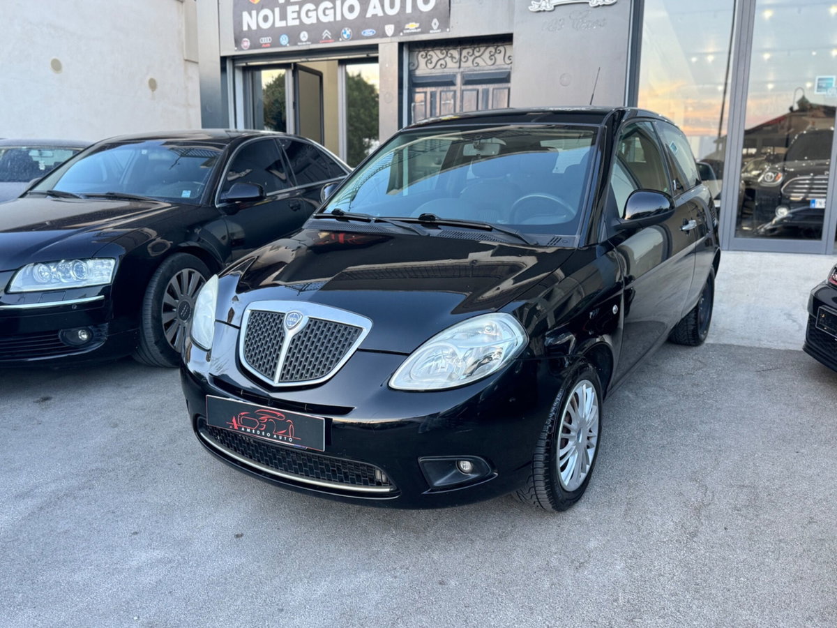 Lancia Ypsilon 1.2 Platino (2)