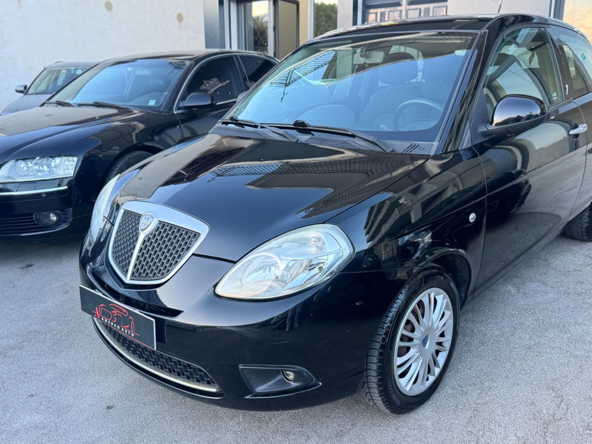 Lancia Ypsilon 1.2 Platino (4)