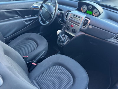 Lancia Ypsilon 1.2 Platino (7)