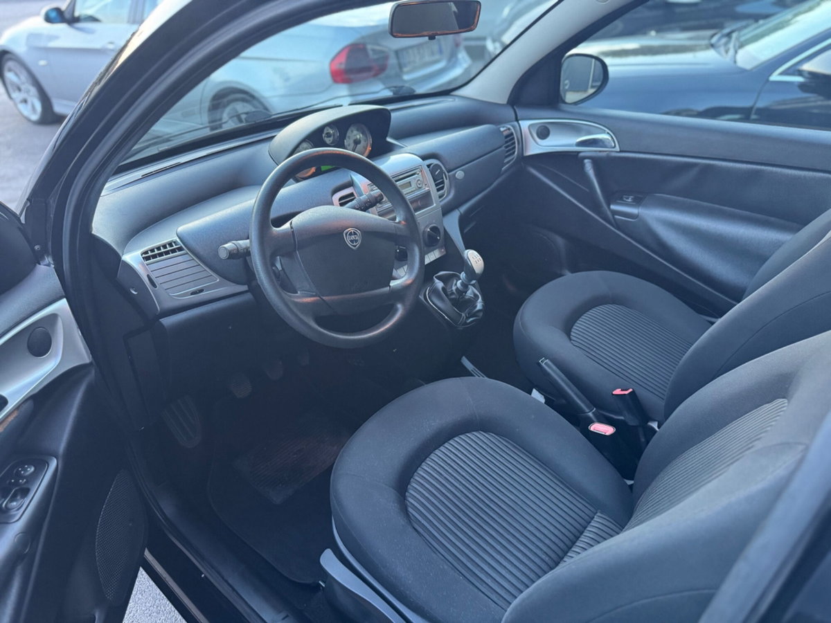 Lancia Ypsilon 1.2 Platino (9)
