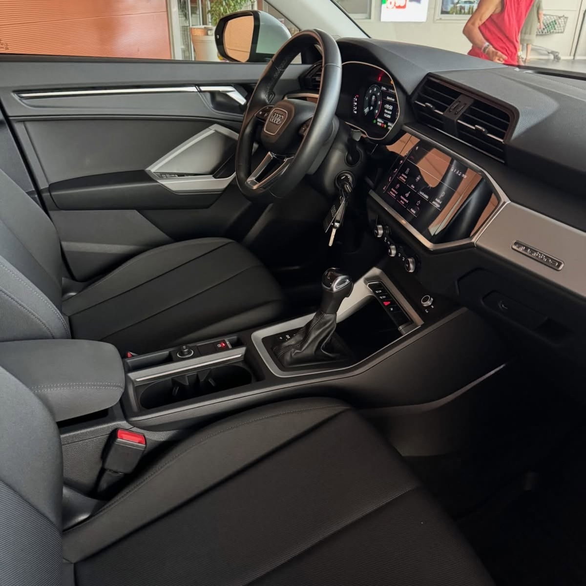 Audi Q3 35 TDI quattro S tronic Business (7)