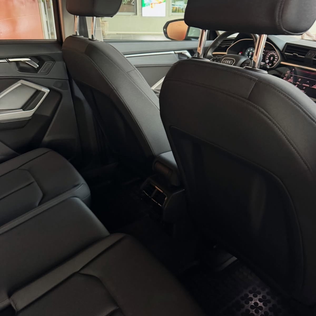 Audi Q3 35 TDI quattro S tronic Business (8)