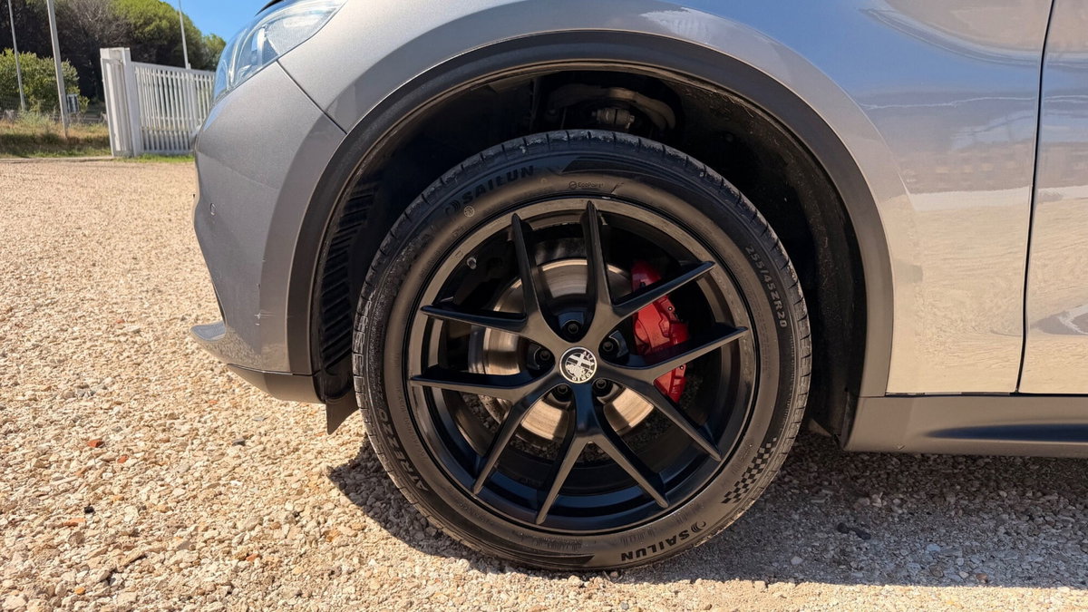 Alfa Romeo Stelvio Stelvio 2.0 Turbo 280 CV AT8 Q4 First Edition (11)