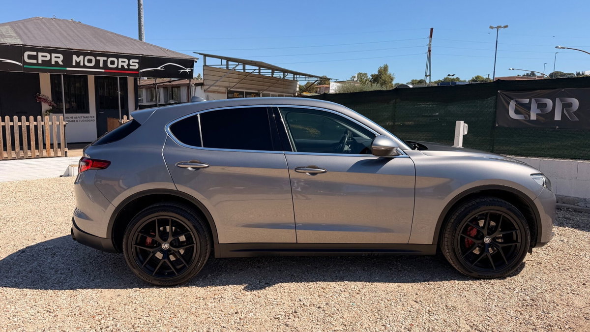 Alfa Romeo Stelvio Stelvio 2.0 Turbo 280 CV AT8 Q4 First Edition (3)
