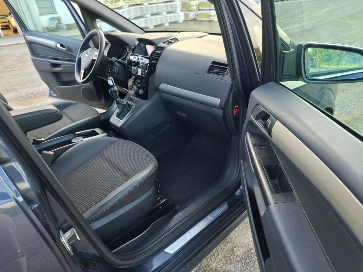 Opel Zafira 1.9 CDTI 120CV Cosmo (10)