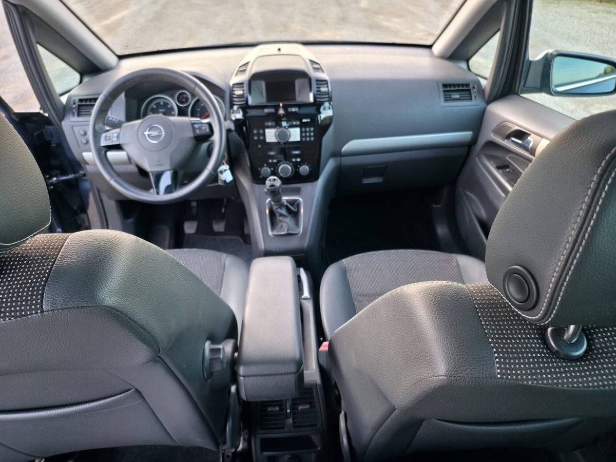 Opel Zafira 1.9 CDTI 120CV Cosmo (13)